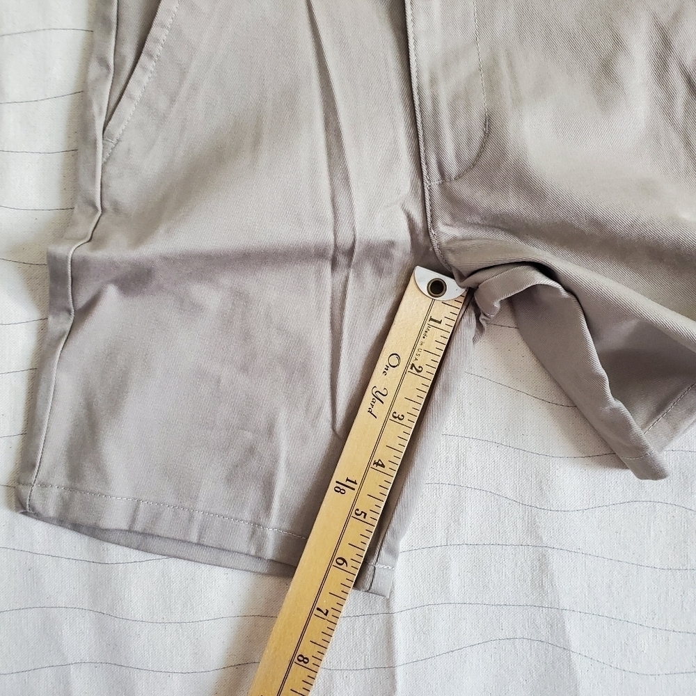 NEW Izod Youth Khaki Natural Stretch Flat Front Shorts Size 7 Regular - Picture 3 of 7
